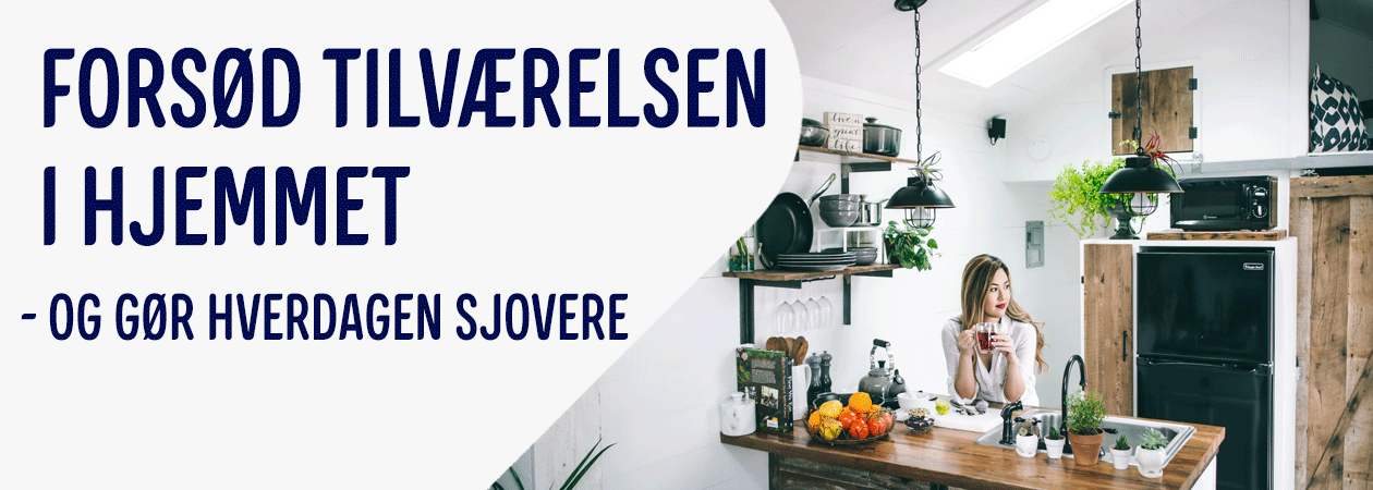 Forsød tilværelsen i hjemmet Kvinde sidder med en kop kaffe