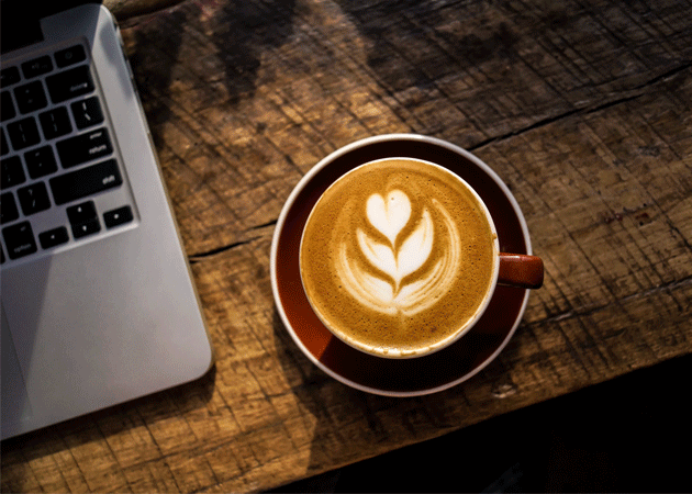 Nyd duften af kaffe kaffe kop