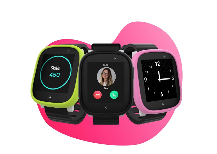 Xploras smartwatches kommer med et forudinstalleret SIM-kort fra Xplora. Ved valg af anden udbyder, vil du blive opkrævet et gebyr for brug af Xploras tjenester. Brug af Xploras tjenester er inkluderet i Xploras abonnementer (pris fra 79 DKK om måneden). Læs mere eller aktivér dit Xplora smartwatch her