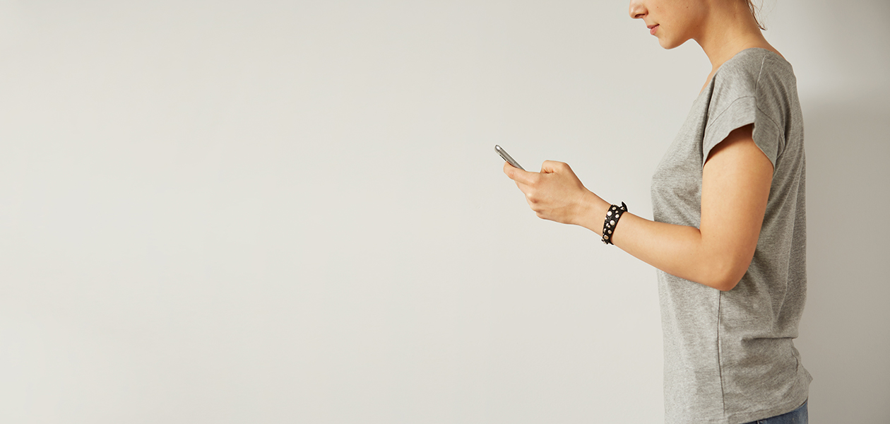 Tips og tricks til forbedring af din smartphone Kvinde med mobiltelefon