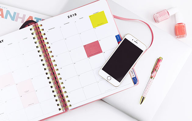Der er flere måder at knytte kalenderen til Google Home på Bord med kalender, mobil og andet