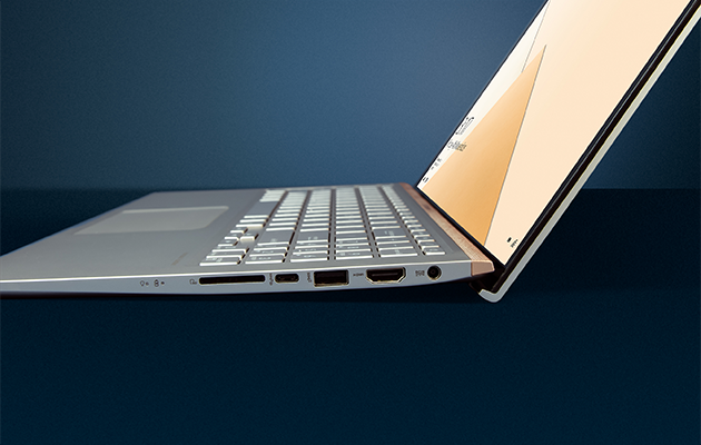 ASUS ZenBook 15 har flere stilfulde og praktiske detaljer Stilfulde og praktiske detaljer
