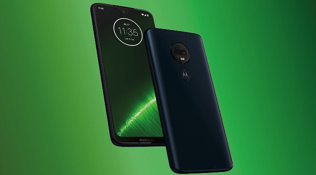Et kamera til fremtiden Produkt billede af Moto G7 Plus på grøn baggrund