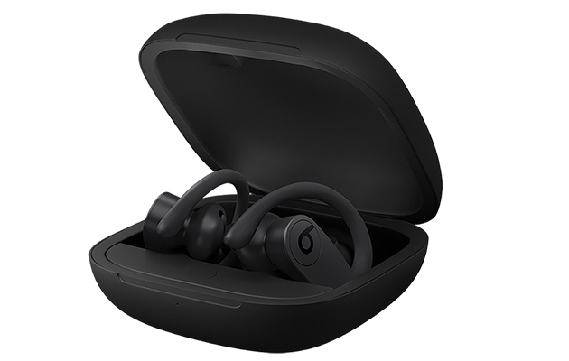 Powerbeats Pro er skabt til idrætsudøvere og har ingen ledninger, som holder dig tilbage. Sorte Powerbeats Pro i opladningsetuiet