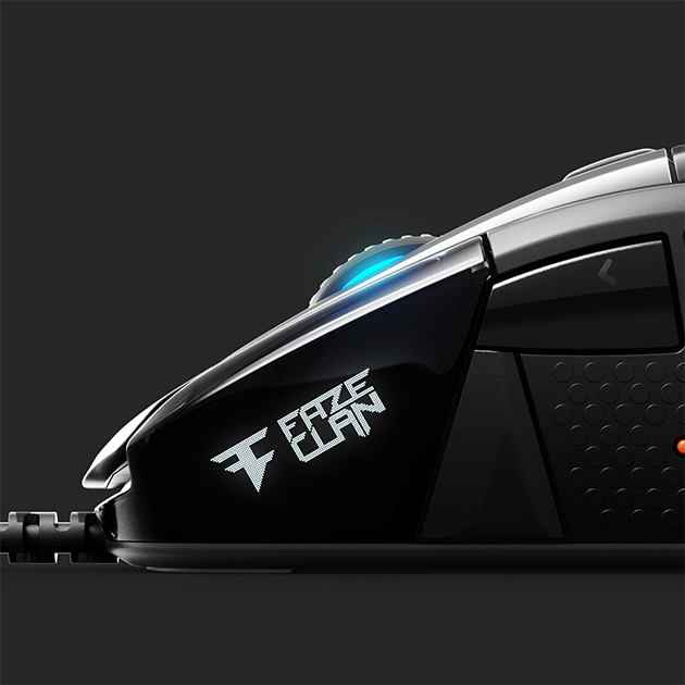 Gør gaming-oplevelsen bedre med en skærm, der kan indstilles SteelSeries Rival 710 har en skærm på siden