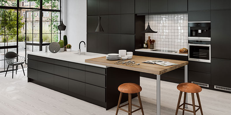 Integra Black er en elegant, dyb sort model, der passer perfekt ind i det moderne hjem Sort grebsløst køkken – Integra Black fra Epoq
