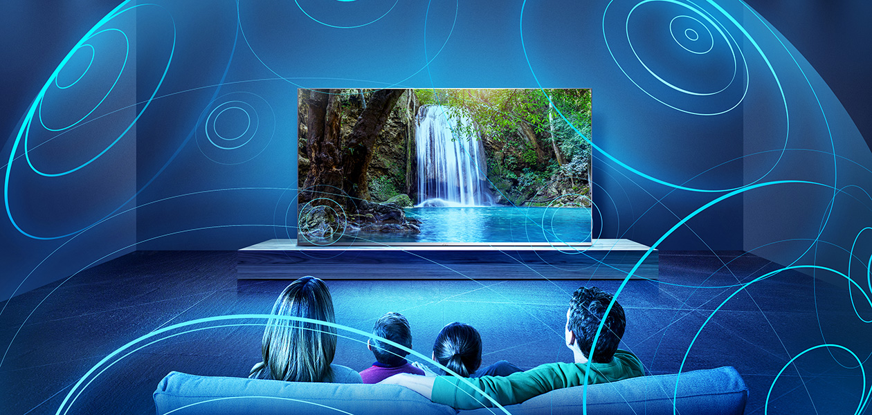 Dolby Atmos lyd flyder rundt omkring dig Illustration af surround sound rundt om en familie, som ser TV.
