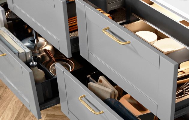 Greb og knopper fra Epoq – små detaljer med stor indflydelse Epoq køkken med skuffer og køkkengreb og knopper