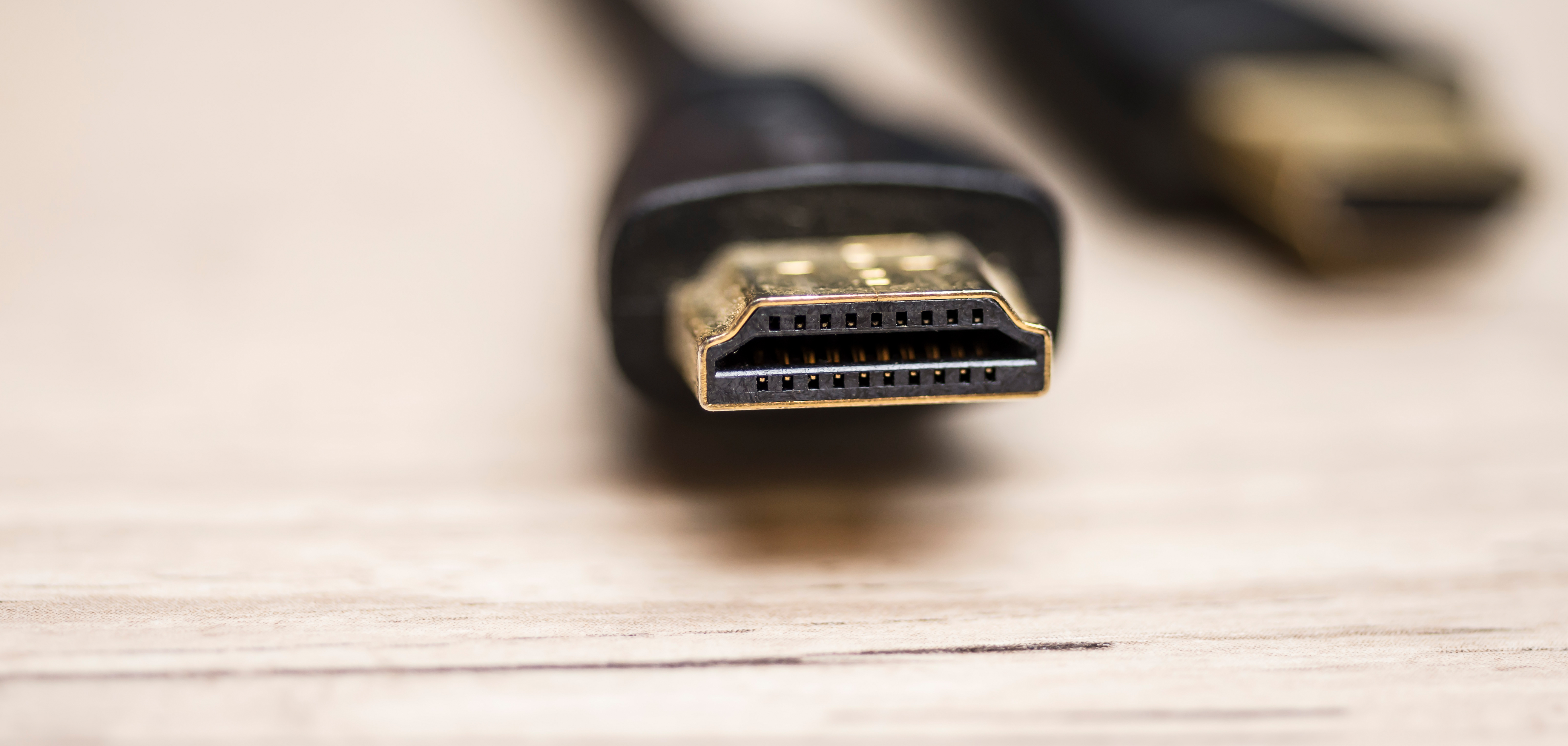 6. Tilslutning af andre enheder HDMI-kabel