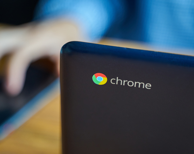 Elgiganten Cloud – Ubegrænset lagringsplads Nærbillede af en Chromebook