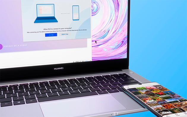 Telefon ligger ovenpå Huawei MateBook D 14 Telefon ligger ovenpå Huawei MateBook D 14