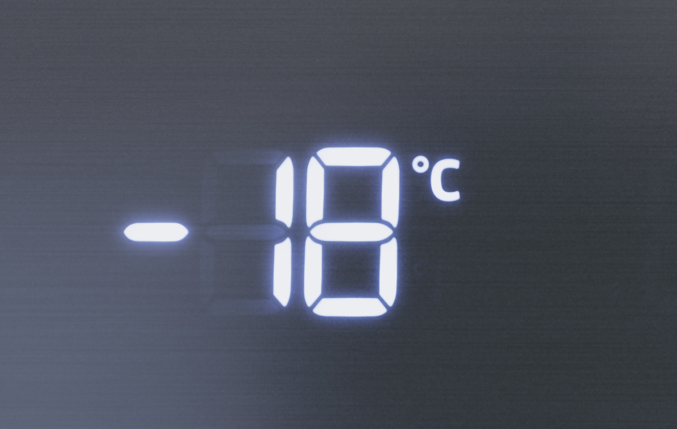 Vær opmærksom på fryserens temperatur -18 grader vises på mørk baggrund