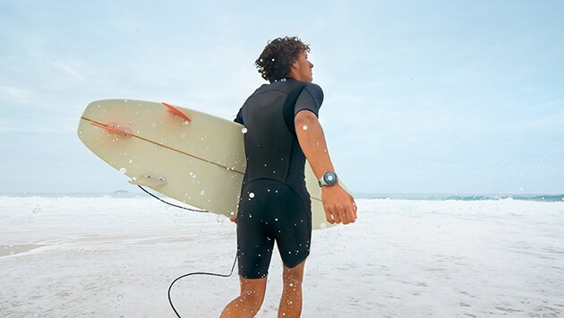  Huawei Watch GT2e på armen av surfare
