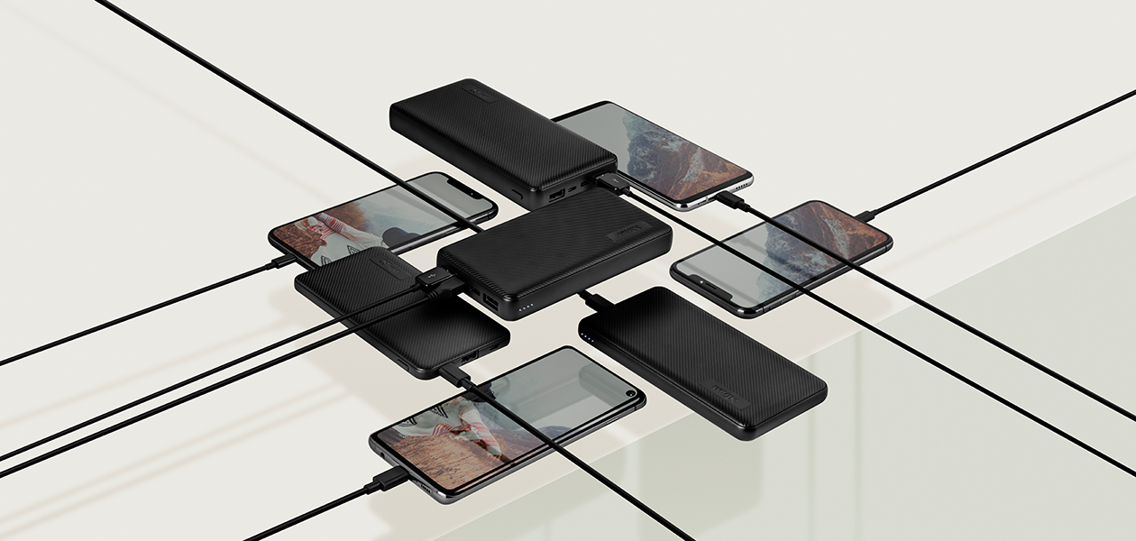 Trust tilbyder en verden af tilbehør – få overblik over alle produkter Trust powerbanks tilsluttet smartphones