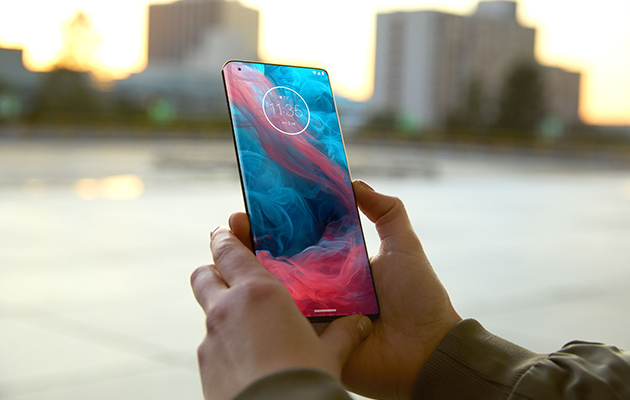 Fordyb dig i Endless Edge-skærmen i full HD OLED og med en størrelse på 6,7 tommer Motorola Edge Plus