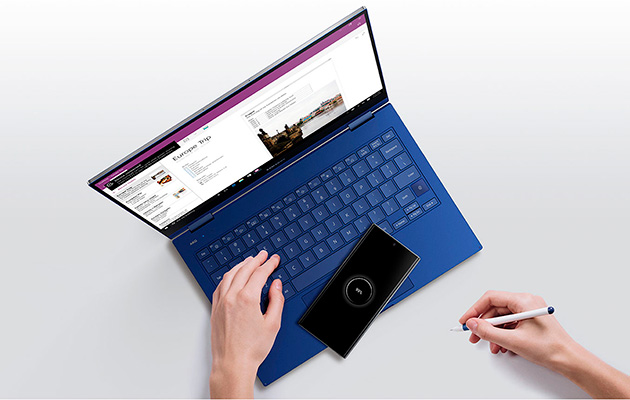 Du kan oplade din telefon på Samsung Galaxy Book Flex Telefon oplades på Samsung Galaxy Book Flex’ touchpad