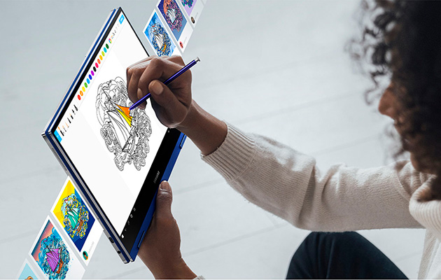 Samsung Galaxy Book Flex kommer med en S-pen Kvinde tegner med S-pen på Samsung Galaxy Book Flex