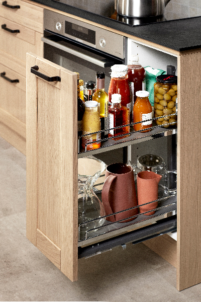 Epoq har løsninger som skaber orden i køkkenkaosset Shaker Natural Oak skab