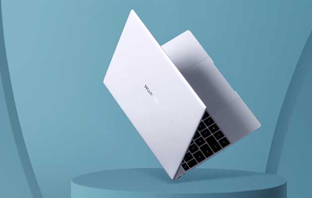 Huawei MateBook X er tynd og let Huawei MateBook X på blå baggrund