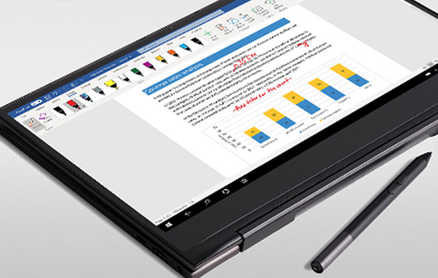 Mange måde at anvende en Windows-computer på Windows-computer som ligger på et bord med en digital pen ved siden af