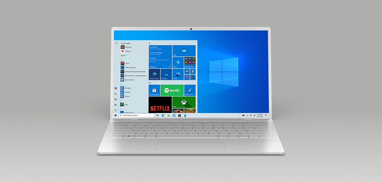 Windows-computer Windows-computer som står på et bord