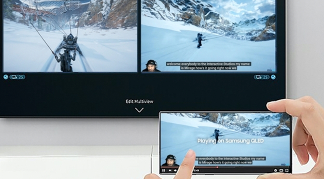 Med Game Multi View kan du spille på den ene siden af skærmen og spejle indholdet på din mobil samtidig Person som peger mobilen mod TV’et
