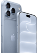 iPhone i gletsjerblå (lyseblå), på bagsiden vises Ceramic Shield og tredobbelt kamerasystem