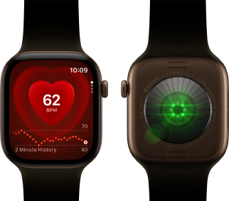 To Apple Watch Series 12-enheder med urkasse i aluminium i farven mørk bronze og Sportsrem i olivengrøn. Den ene viser Puls-appen, den anden viser sundhedsmålingssystemet med glødende grønne LED-lamper på bagsiden af uret