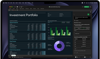 MacBook Pro-skærm viser Excel-regneark med data for en investeringsportefølje, grønt søjlediagram, lilla donutdiagram og Copilot-sidepanel med kvartalsvise oversigter