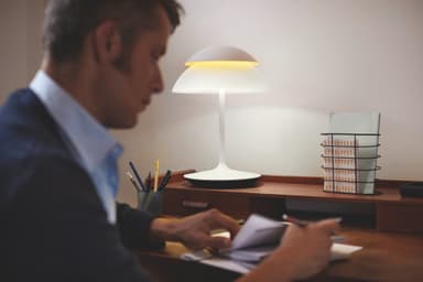 Philips Hue White and color ambiance Beyond bordlampe