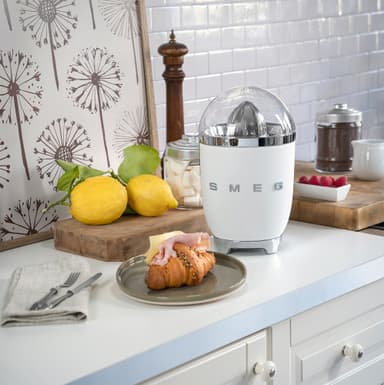 Smeg citruspresser CJF01WHMEU (hvid)