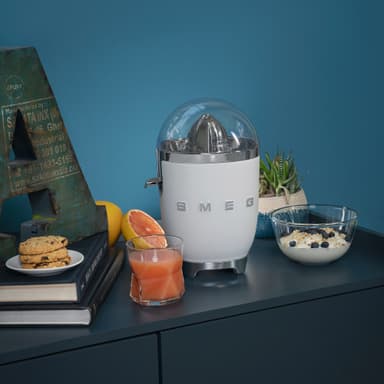 Smeg citruspresser CJF01WHMEU (hvid)