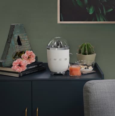 Smeg citruspresser CJF01WHMEU (hvid)