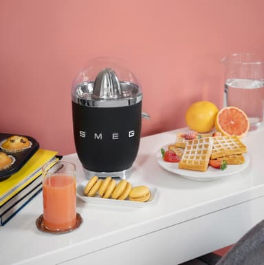 Smeg citruspresser CJF01BLMEU (sort)