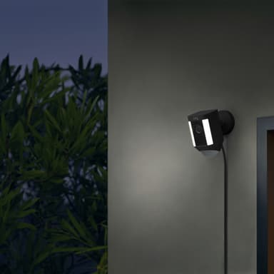 Ring Spotlight Cam Wired overvågningskamera (sort)