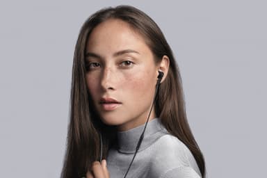 B&O Beoplay E4 in-ear hovedtelefoner (sort)