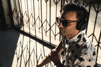 B&O Beoplay H4 trådløse over-ear hovedtelefoner (sort)