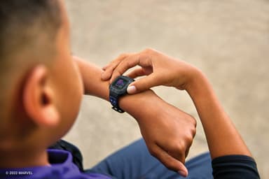 Garmin Vivofit Jr. 3 aktivitetsmåler til børn (Black Panther edition)
