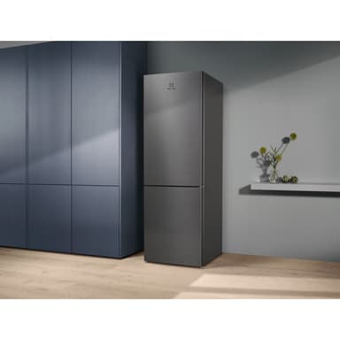 Electrolux kombineret kølefryseskab LNC7ME32X1 (grå/rustfri)