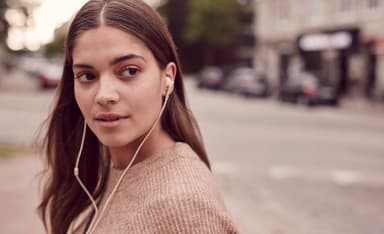 Libratone Q Adapt in-ear hovedtelefoner - nude