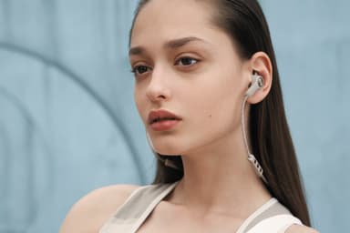 B&O Beoplay E6 trådløse in-ear hovedtelefoner (sand)