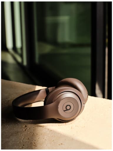 Beats Studio Pro trådløse around-ear høretelefoner (dyb brun)