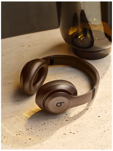 Beats Studio Pro trådløse around-ear høretelefoner (dyb brun)