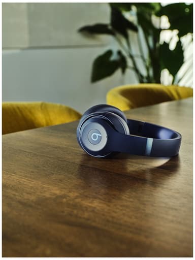 Beats Studio Pro trådløse around-ear høretelefoner (marineblå)