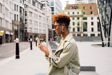 JBL Tune Beam true wireless in-ear høretelefoner (hvid)