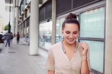 Sony trådløse in-ear hovedtelefoner WI1000X (champagne)