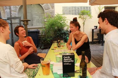 Cards Against Humanity brætspil - international edition