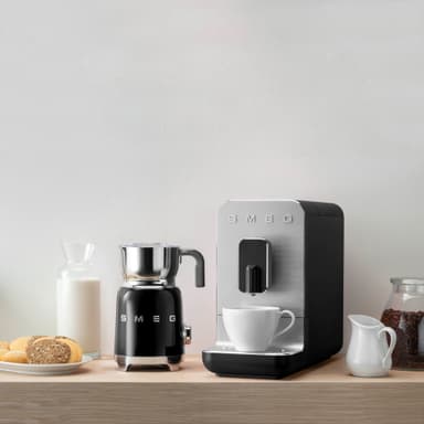 Smeg espressomaskine BCC01BLMEU (sort)