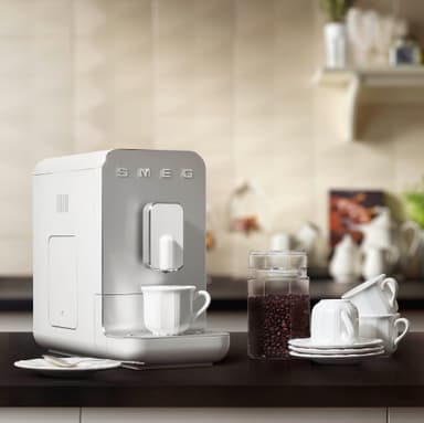 Smeg espressomaskine BCC01WHMEU (hvid)