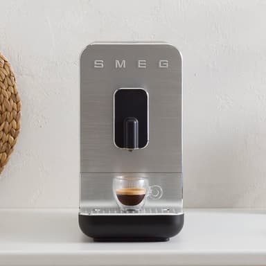 Smeg espressomaskine BCC01BLMEU (sort)